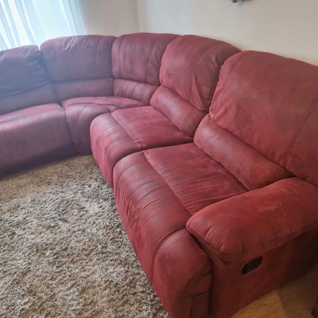 Reclining Large Red Corner Sofa in SE8 Lewisham für 200,00 £ zum Verkauf Shpock DE