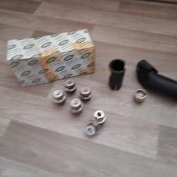 Genuine Land Rover Parts
Set of 5 Locking wheel nuts for Defender (used on 1996 spec vehicle)
Complete with caps, wheel nut key, removal tool and key/tool case and original box

Used on company car for 12months

Collection only