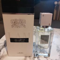 Ana Abiyedh Eau de Parfum
von 60ml noch ca. 52ml enthalten.
Riecht sehr ähnlich wie Erba Pura.