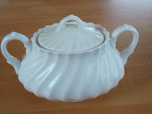 Buy & Sell South East London Greenwich - Photos for Vintage Royal Doulton sugar bowl with lid