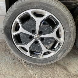 215 55 17 tyre very good alloys 5 stud Vauxhall fitment or best offer only 2 available