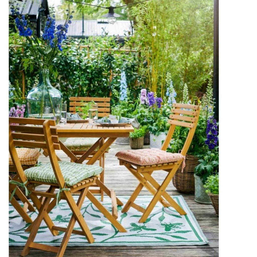 4 seater wooden garden table & chairs in Chorley für 95,00 £ zum