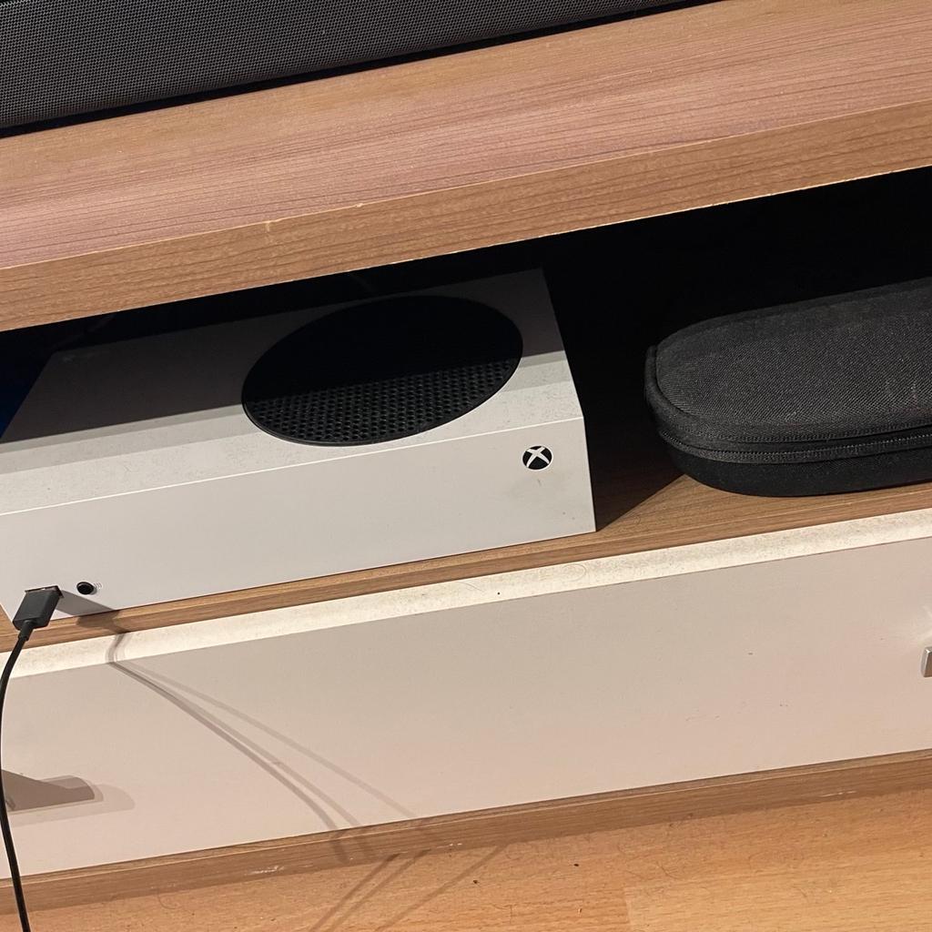Xbox Series S mit Zubehör in 53879 Euskirchen für 220,00 € zum Verkauf ...