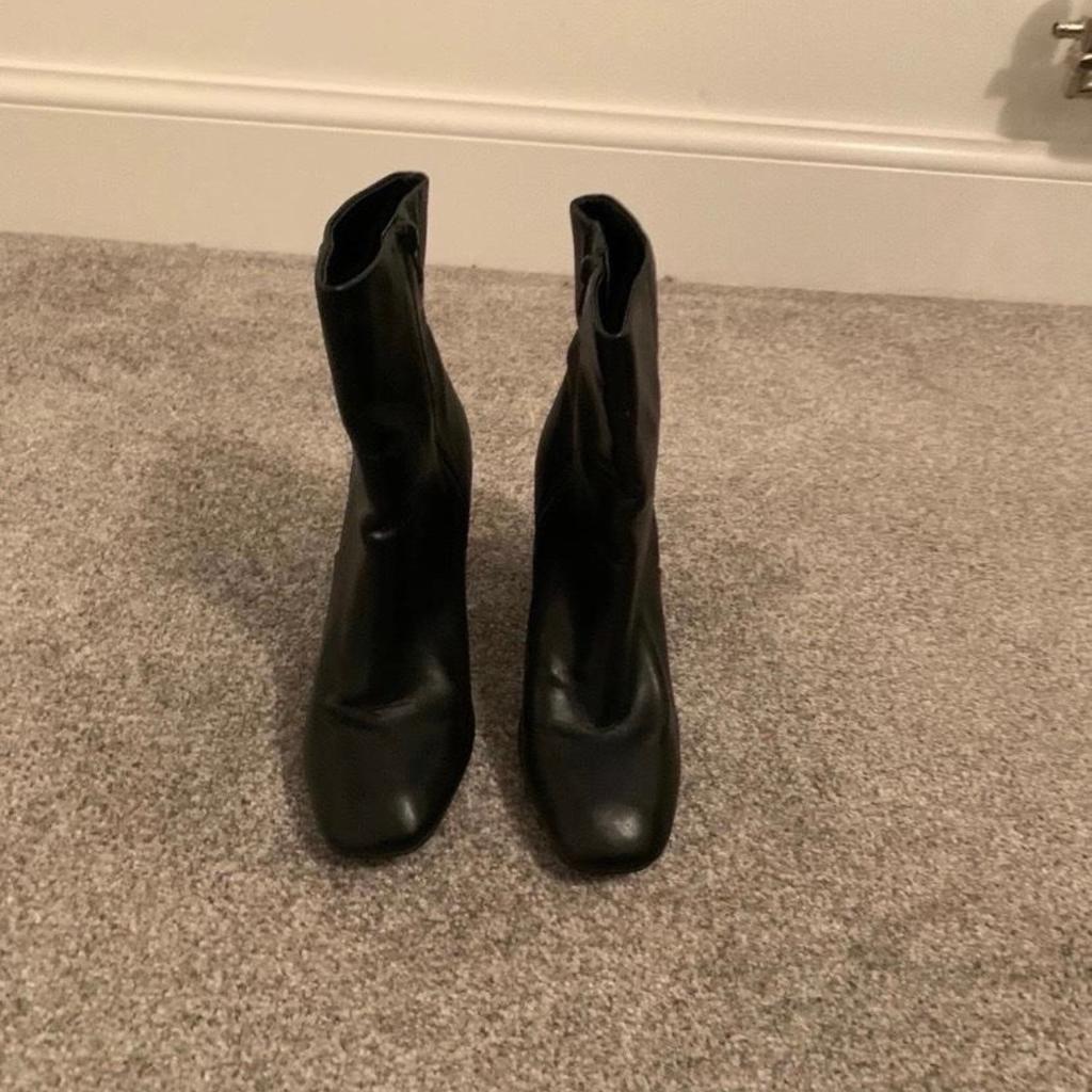 Marks & Spencer’s Boots
Size - 5.5
Fantastic condition
Smoke and pet free home
Hardly worn
#springcleaning