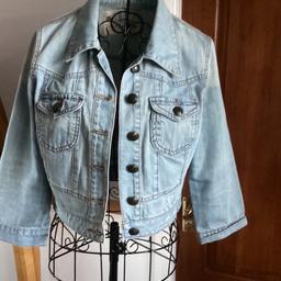New look 
Denim jacket
Short fit
Two front breast pockets
Button front and cuffs
Collection or postage available 
#springcleaning