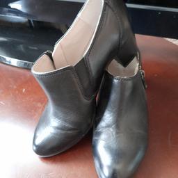 Black leather Footglove shoe/boot.
Hardly worn as new.
fy3 layton or post £3