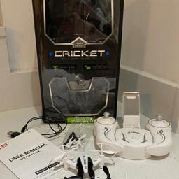 HEERSON CX-17 Cricket Drone Quadcopter RC Quadcopter WiFi Drone with camera, in working condition, complete with box.
The box is slightly damaged, see images.
