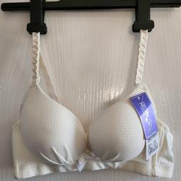 Girl's/women's Bra non- magnetic and steel-rimless Non wired paded bra Beautiful, Fashion, Trending
Deep V sexy look bra , Adjustable off white/cream colour