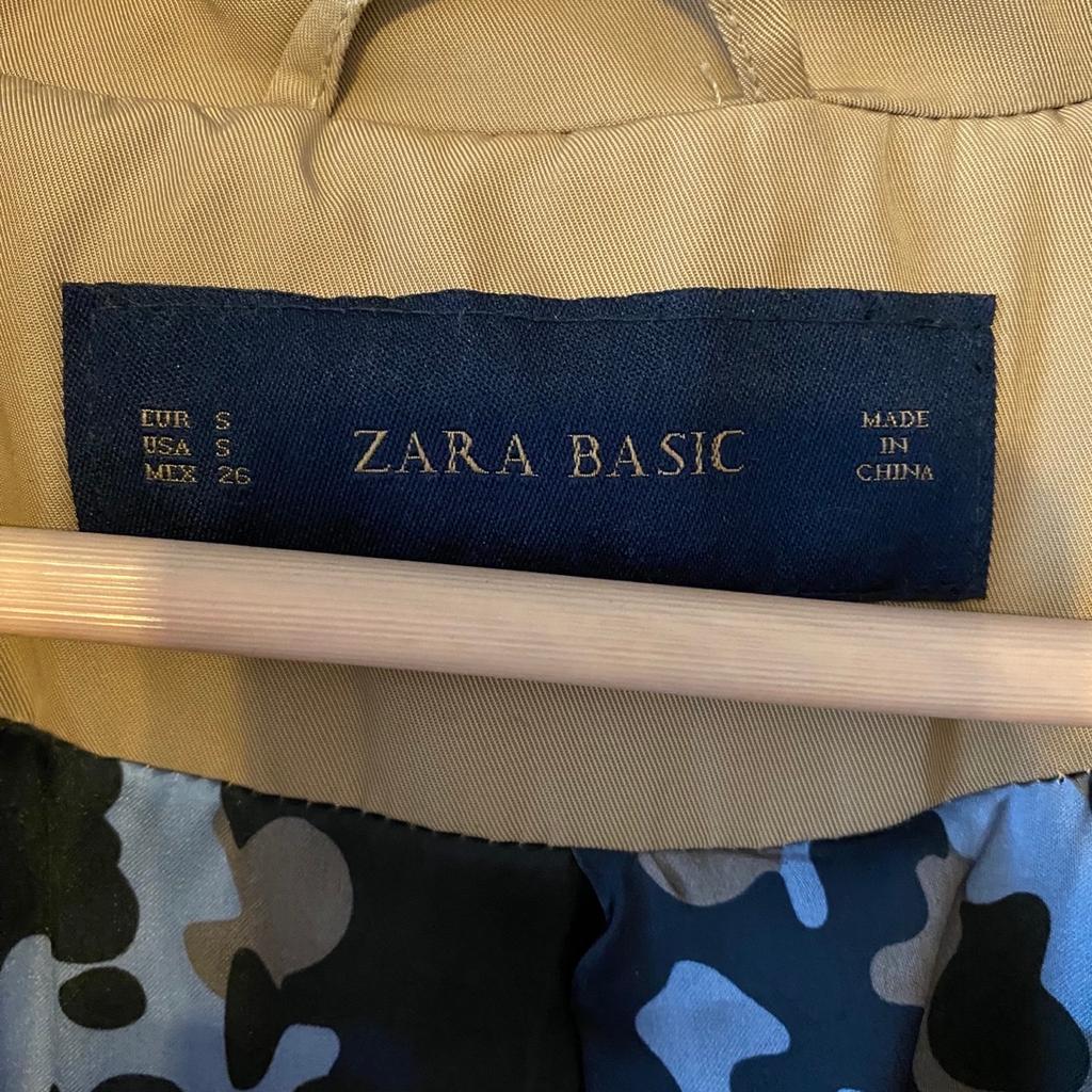 Verkaufe diesen Trenchcoat der Marke Zara in der Größe S. Der Mantel wurde nur sehr wenig getragen und hat einen Gürtel dabei.
