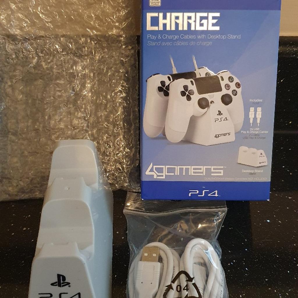 4gamers PS4 Cables and Stand - White. New.
CONTROLLERS NOT INCLUDED- THE STAND DOES NOT CHARGE THEM, IT IS A STAND TO HOLD CONTROLLERS WHILE CHARGING