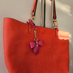 Brand new Pink and Orange reversible Oasis tote. With bow detail and gold colour clasps. Soft material. Great for the summer. Set price. An additional one ordered in error.