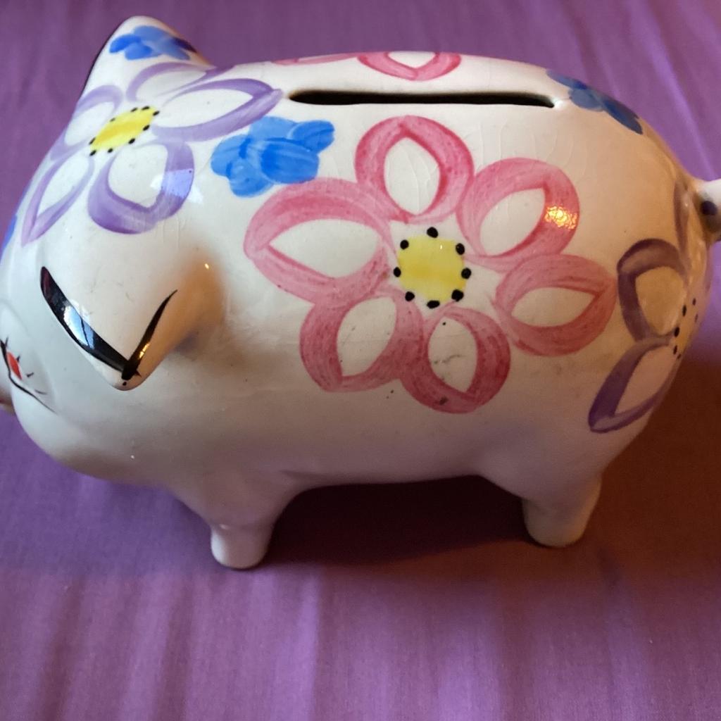 Vintage Arthur Wood Ceramic Piggy Bank
Great item both useful and ornamental.
In excellent condition