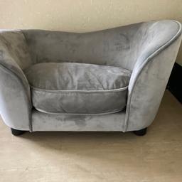 Good condition
Collection only
27” wide
16” deep
Seat cushion is 18” wide x 12” deep