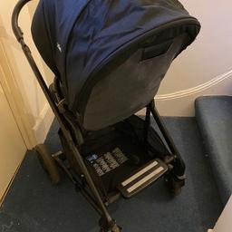 Joie travel set black/grey
Pram, car seat and isofix (including rain cover)
Good condition has been used but all works fine and no damage
Easy to change the seat from car seat to pram chair, isofix clicks in easy with standing leg
Easy to collapse pram
Use from newborn
From a pet and smoke free home