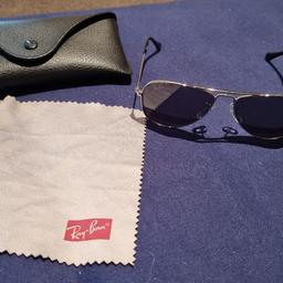 FIXPREIS!!!

Verkaufe eine Ray Ban Sonnenbrille für Kinder
Sie ist in Top Zustand und kommt mit Original Etui und Putztuch

Es handelt sich natürlich um eine Originale

Versand möglich