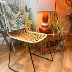 Rattan chair ex display
Show home furniture
Good condition
Metal black legs
Dfs £299 a pair
