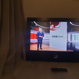 Hi

I am selling my 32 inch LG tv

Full working order

Great speakers

Comes with wall bracket and screws

Bracket has level built in and hooks on back on tv to just slide straight on

First come first serve

call or text 075077 54540