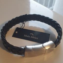Schwarzes Lederarmband für Herren von der Marke Mats Meier, nie getragen- komplett neu, Marke steht ebenfalls auf dem silbernen Metall