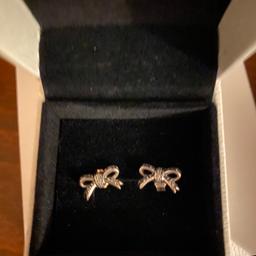 Never used & boxed Pandora Bow Earrings. Selling as like new, because no tags. Ideal for Mothers Day. 

Collection only from WV11.