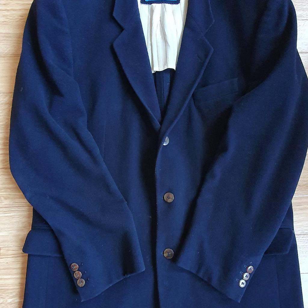 Verkaufe ein BOSS Sakko "BOSS20" in der Farbe dunkelblau in Größe 54. Das Sakko besteht zu 40% aus Cashmere, zu 40% aus Wolle und zu 20% aus Polyesther