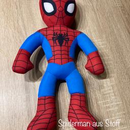 Spiderman aus Stoff in gutem Zustand 
Macht Geräusche 
40cm groß 
Zum spielen oder für Fans