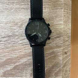 Verkaufe eine sogut wie nie getragene Fossil Herrenarmband Uhr in schwarz.
Neupreis ist 130 Euro
Batterie muss getauscht werden , wie Sie sehen ist auf der Rückseite noch der Aufkleber dran sprich die Uhr wurde noch nie geöffnet.