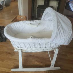 white  mamas & papas moses basket  few marks  on base  in excellent  clean condition  used few times