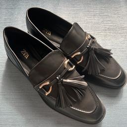 New Zara Womens Black Shoes / Size 40 (UK 7)
Flat loafers with metallic gold buckle detail and tassels on the front.
Flexible technical latex foam insole, designed to offer greater comfort.

**I will be reporting scam emails to Shpock and National Fraud Line and the senders will be blocked immediately. I only communicate via Shpock mailing service and will not provide any personal details to scammers.**

CASH PAYMENT ON COLLECTION OR DELIVERY.