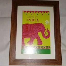 Verkaufe kleinen Holzbilderrahmen "Sounds of India" in neuwertigem Zustand.

Maße:
20 cm hoch
15 cm breit