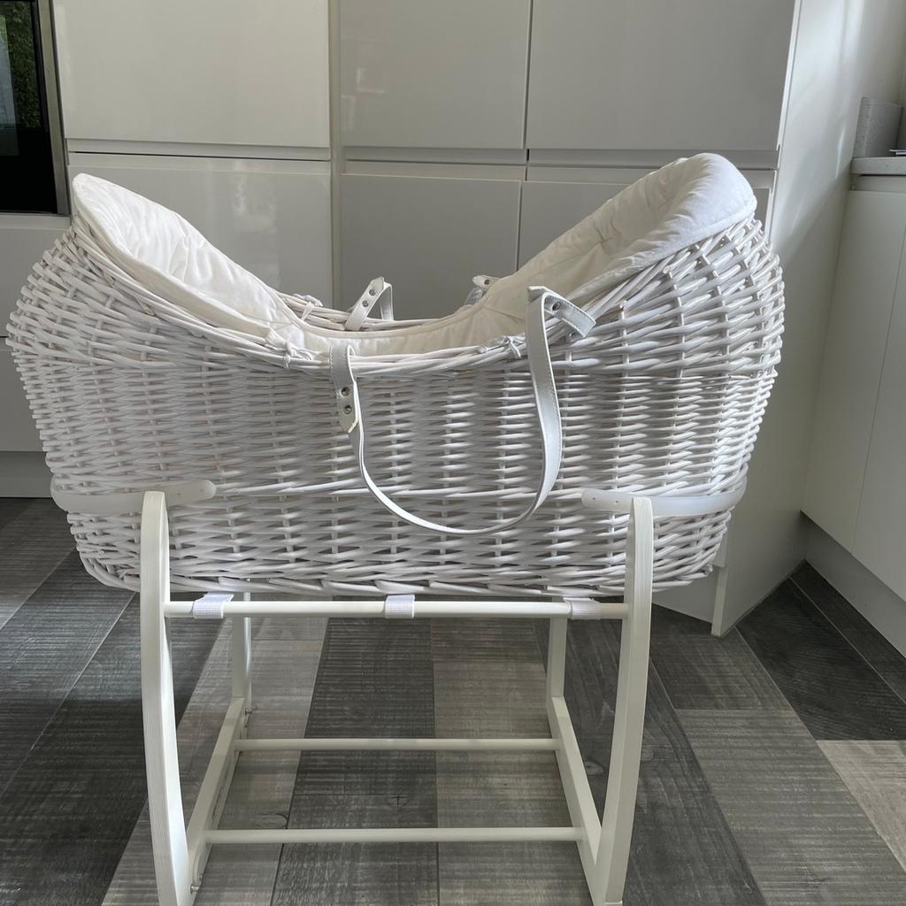 Mamas & papas Moses basket and stand in TF1 Wellington für 35,00 £ zum