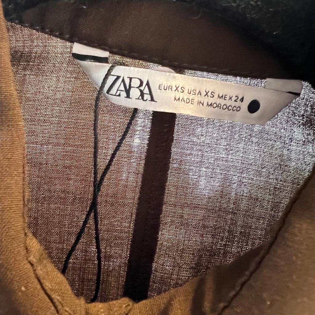 Taillierte Bluse von ZARA

Gr XS

Farbe braun

Np 25,95€

Zustand ungetragen

Versand möglich muss aber vom Käufer selbst übernommen werden