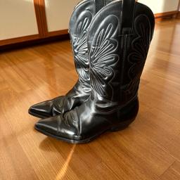 Stivali in pelle nera stile cowboy marca Don Quijote acquistati in Messico, taglia 41. Vendita solo di persona a Roma.