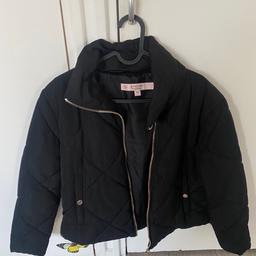 Women Petite coat from miss Selfridge 

Size: 4 

Has two front pockets that has a clip on button 

Has a hidden hoodie in the coat too 

Brought for £65 

Good useable condition, could do with a wash
