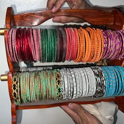 Mixed job lot bandgles and stand - over 9 sets of bangles various sizes