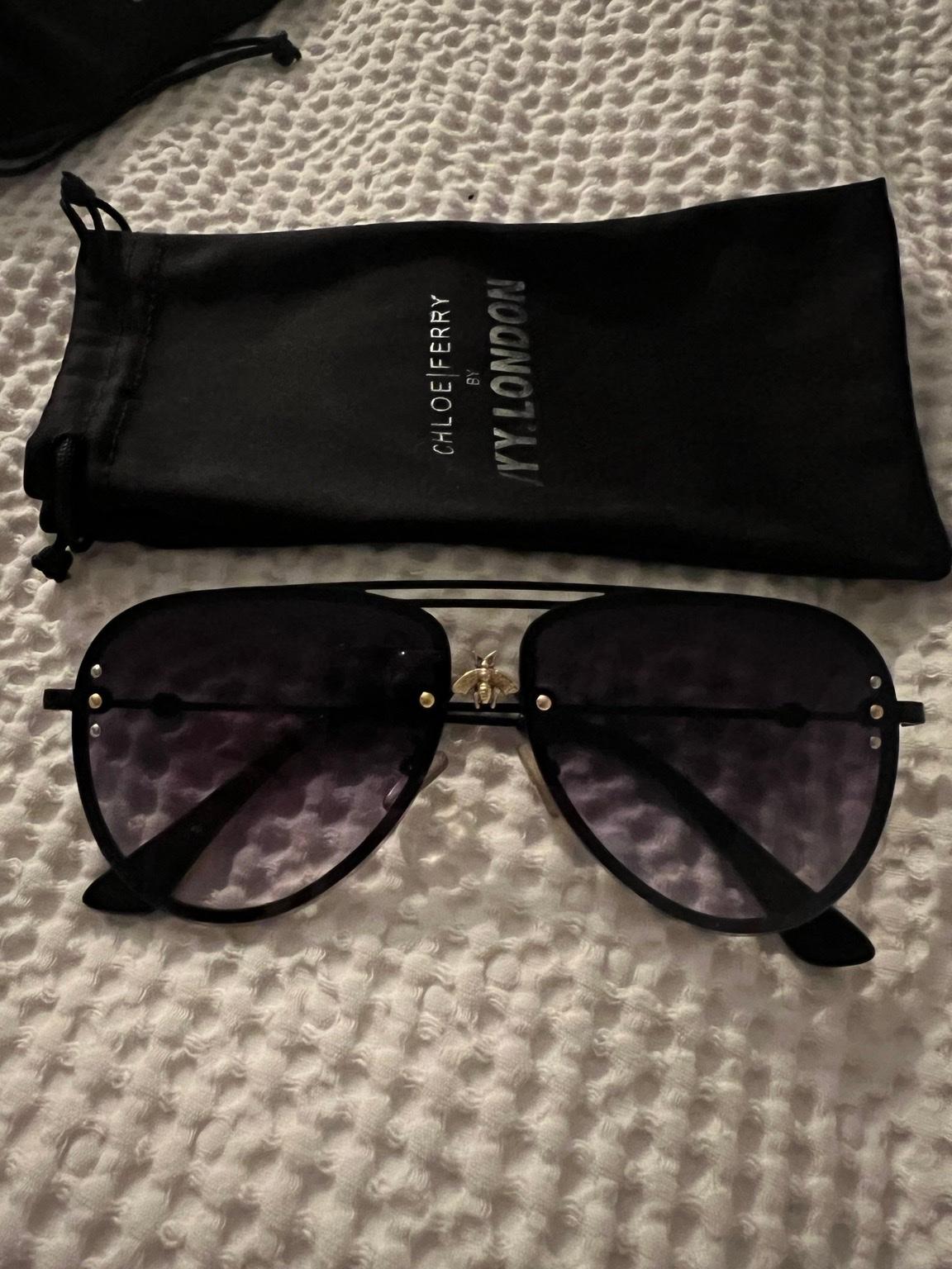 Sunglasses in LS18 Leeds für £ 10,00 zum Verkauf Shpock AT