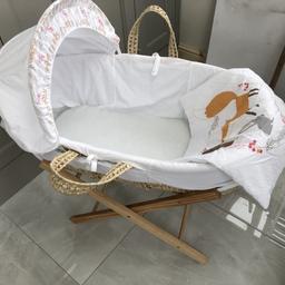 Kinder Valley Moses Basket

Used but good condition - all sheets can be removed easy for washes

Light weight and can be easily folded away

Smoke free home