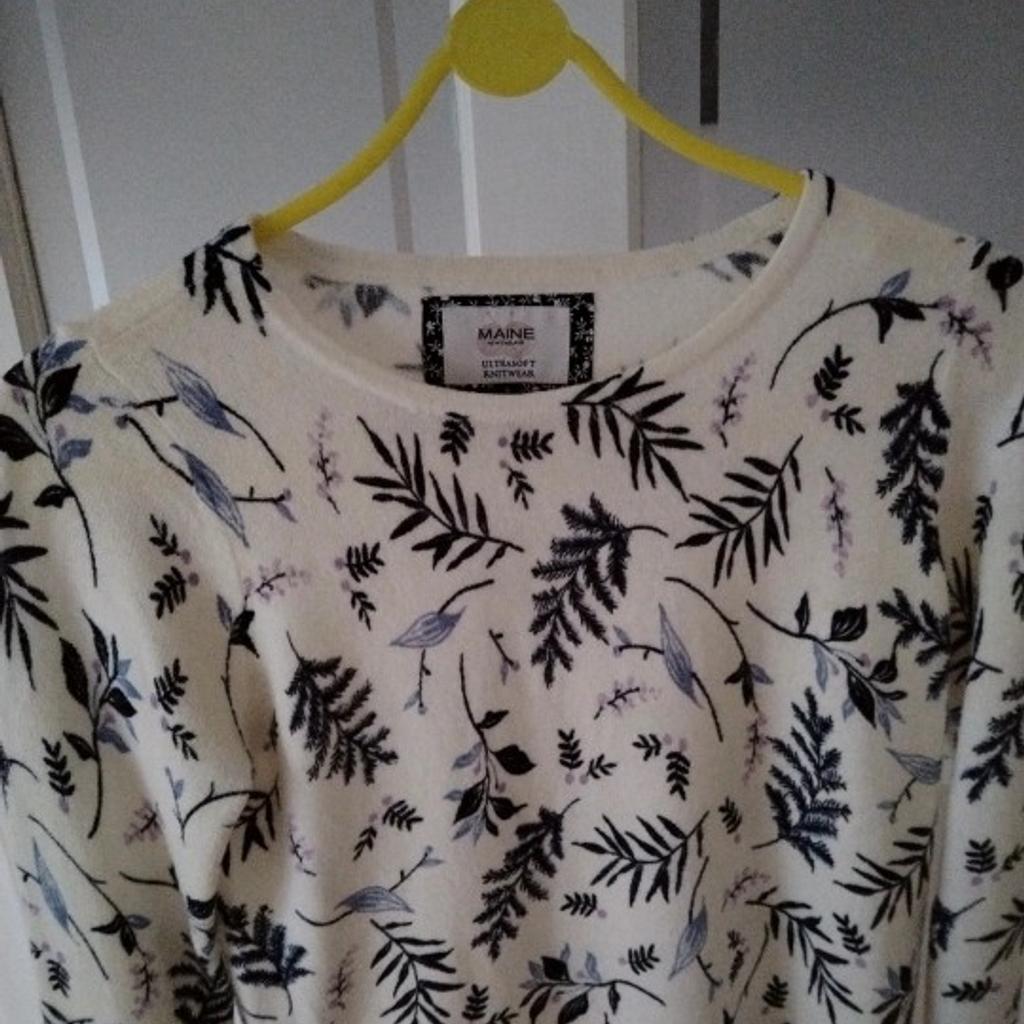 Stunning Ladies thin floral jumper size 8 in excellent condition comes from pet and smoke free home.