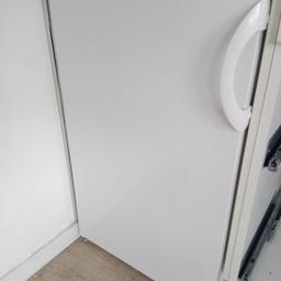 Ordentlicher Kühlschrank mit Tiefkühlfach günstig abzugeben.  B50xH58,5xT60cm