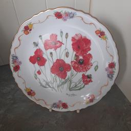 Royal British Legion Field Poppy on the Flanders Fields Limited Edition Fine Porcelain Plate. Comes with stand as in photo, no box. Been on display in glass cabinet so in immaculate undamaged condition. Limited Edition to 75 firing days only, plate no 8488 F. Measures 7.5 inch diameter. Beautiful commemorative item. No box. From smoke and pet free home, check out my other items. Happy to combine postage for multiple purchases when possible or collection from DL5. Thanks for looking.