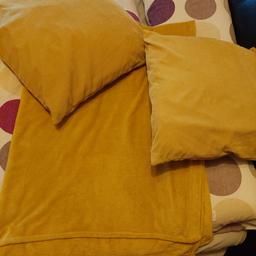 2 large mustard cushions and fleece throw
was £28
barely used from smoke and pet free home 
Collection oakworth or keighley centre