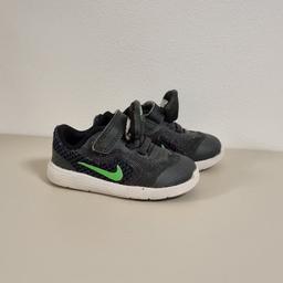 Saubere Kinderschuhe der Marke Nike Gr 21
Ganz wenig getragen.