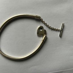 Pandora moments heart t bar bracelet
19cm.
Bought as a gift but never worn.
Box included.
Collection only
Please see my other items