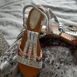 Gorgeous Summer Beach/Dress sandals wrong size sent left too late to return collection Halewood L26