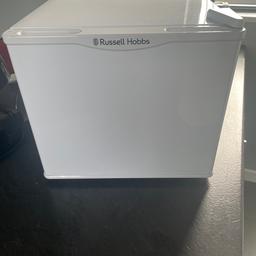 Russel Hobbs mini fridge. Immaculate condition, never used to store food. Width 39cm, height 35cm, depth 42cm. Works perfectly. Cost £110 when new and is only 1 year old. £30 Ono