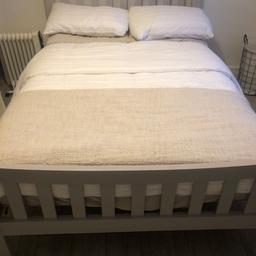 Grey wooden bed frame with wooden base slats
From dreams bed store
In excellent condition