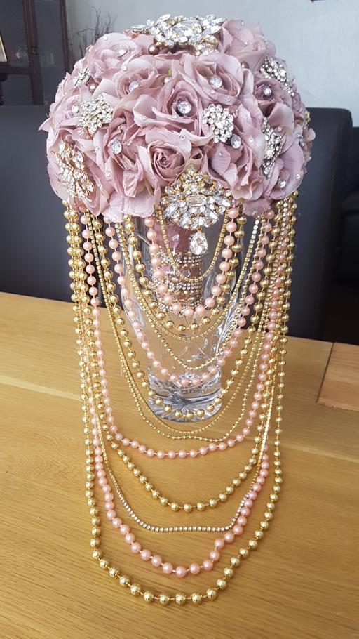 Buy & Sell Woodhouse Leeds - Photos for Artificial bridal bouquet