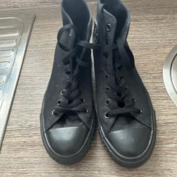 Men’s black converse boot hardly worn just dusty