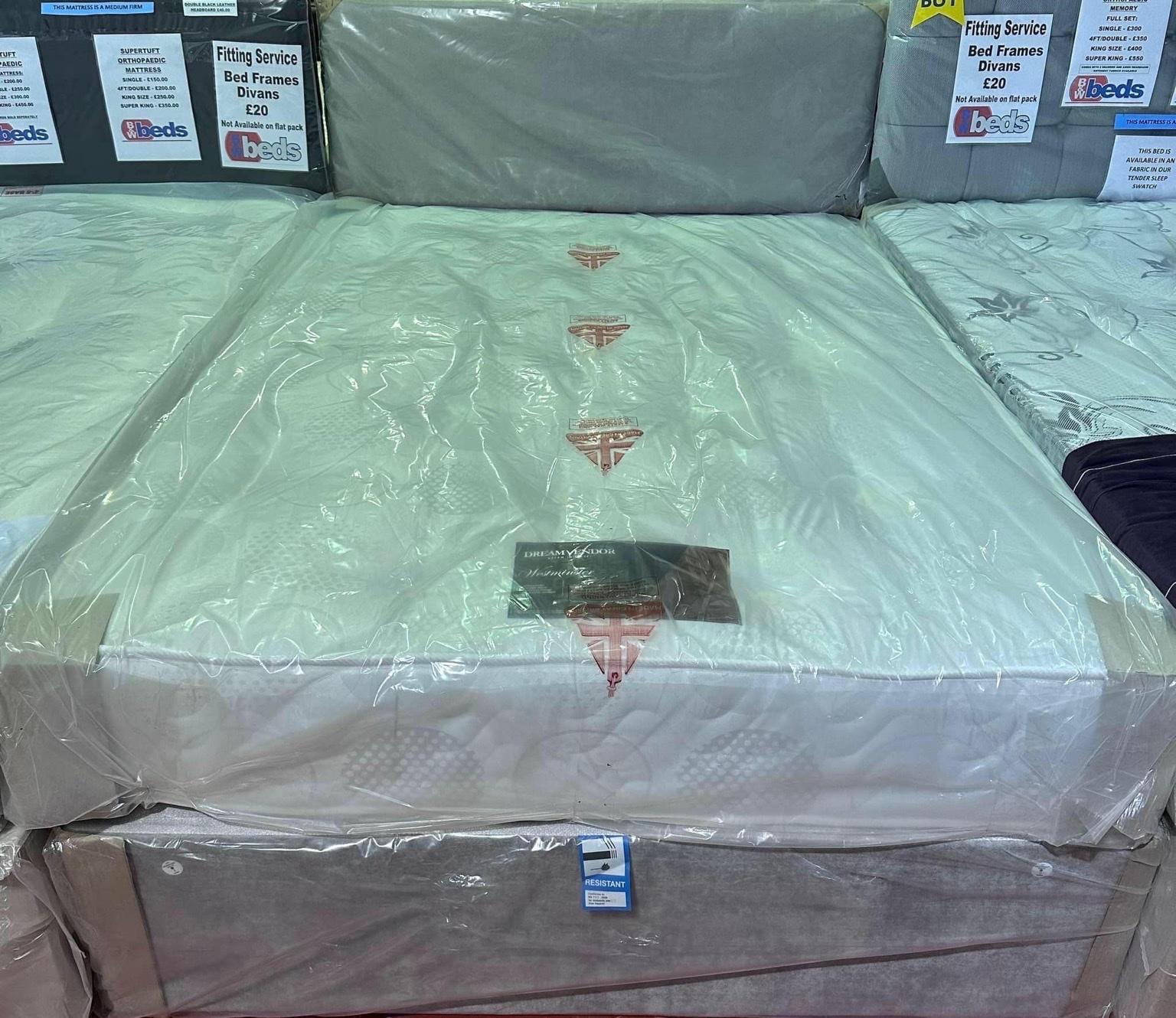 4 FOOT WESTMINSTER MATTRESS BASE & HEADBOARD in S62 Parkgate für 300,00