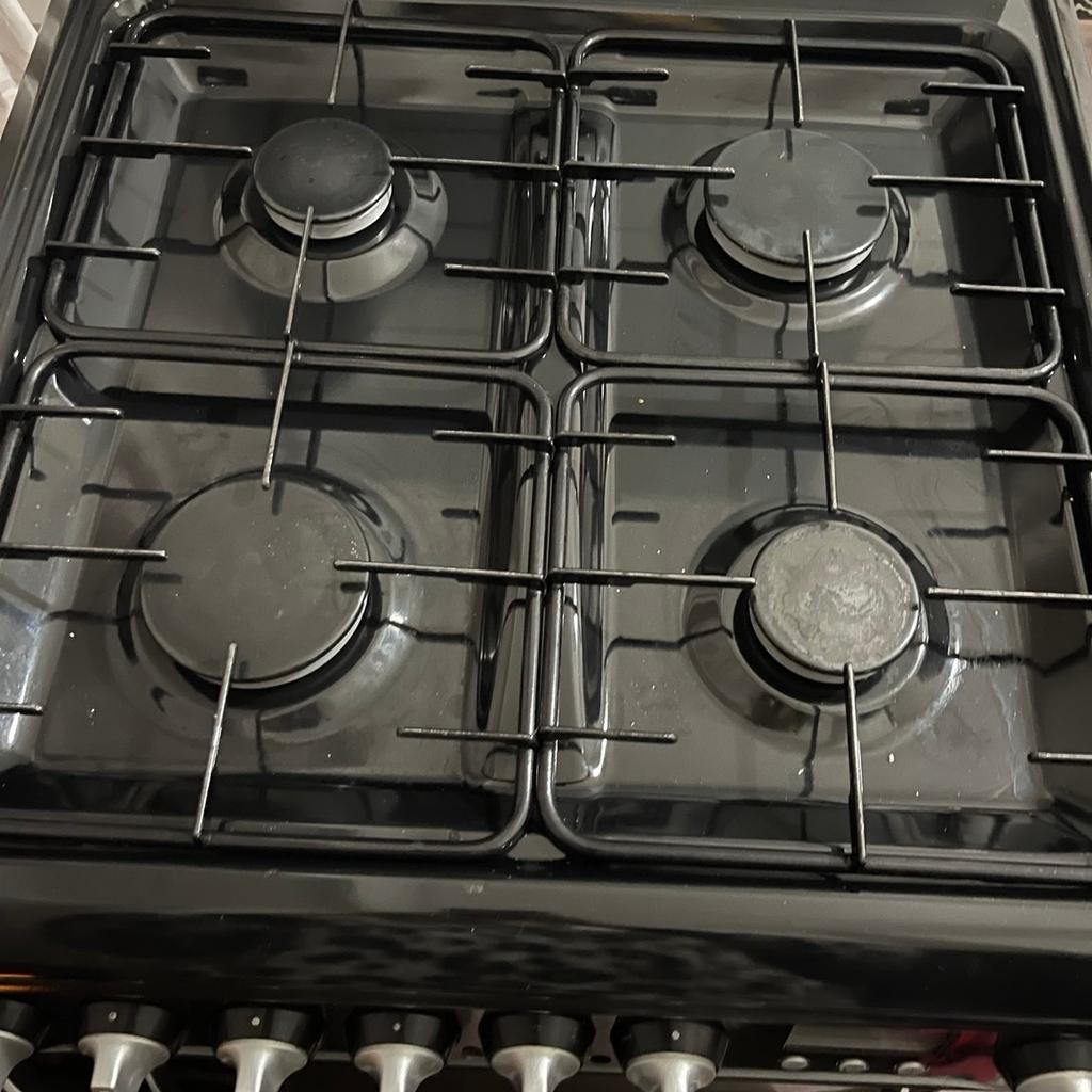In excellent working order. Has a double over, 2 Large, 1 medium and 1 small burner. Ignites powered by electric. Need a quick sale, no time wasters.