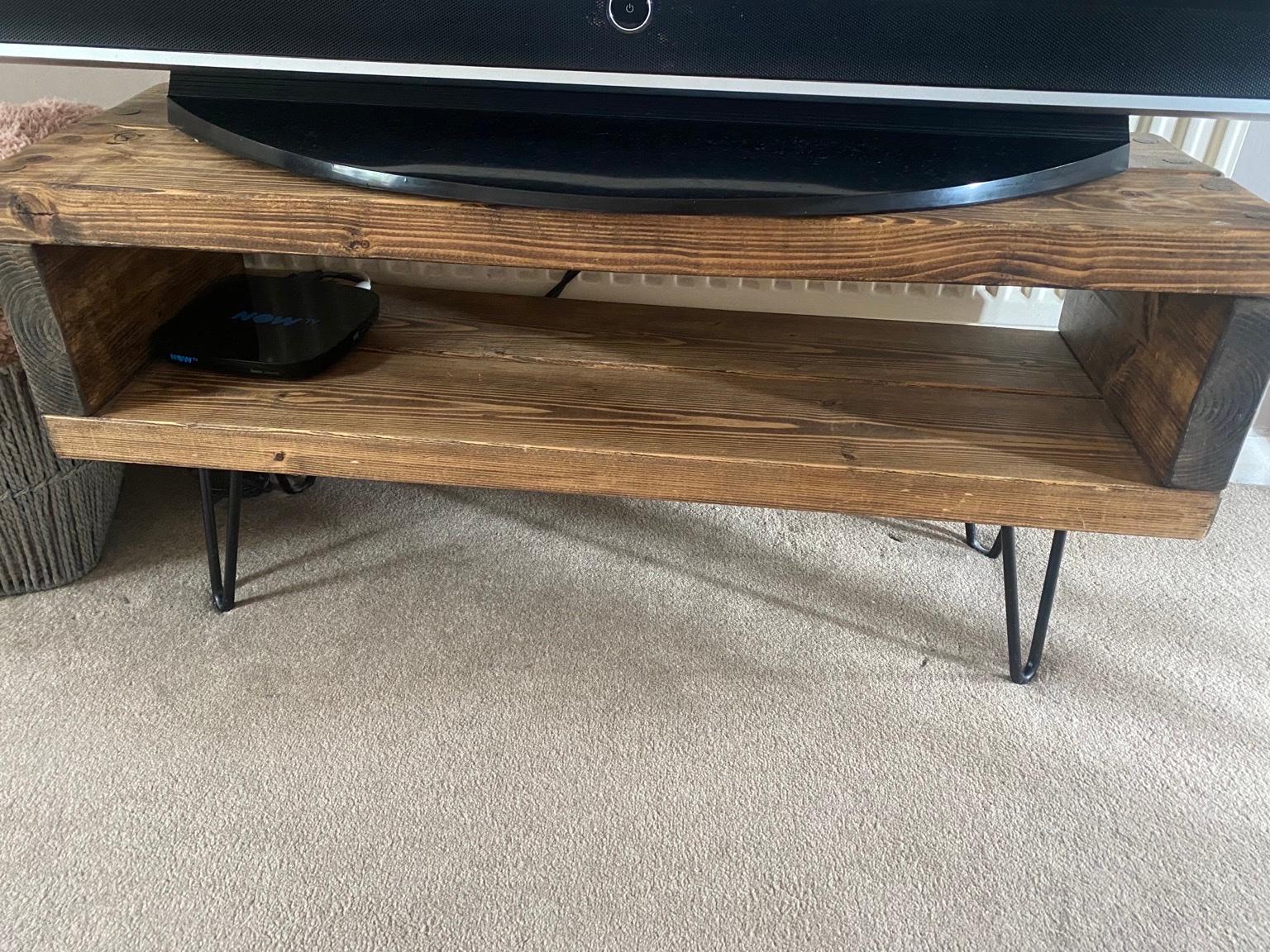 Tv unit/ coffee table rustic wood in B97 Redditch für 25,00 £ zum
